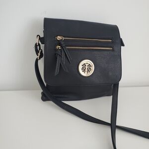 Daisen Black Crossbody Bag
